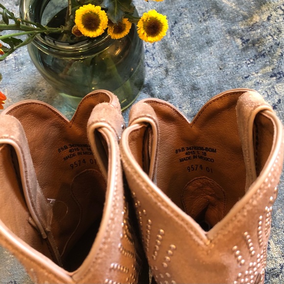 Frye Studded Billy Boot in Tan size 8.5 western cowboy - Picture 14 of 16